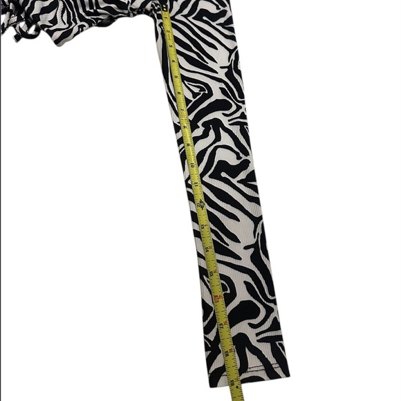 Open Back Black and White Zebra Print Long Sleeve Ribbed Crop Top Small - Picture 5 of 8
